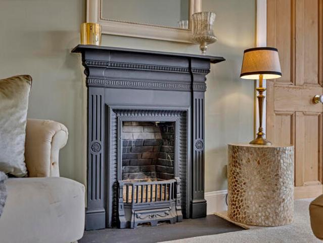 Flat for sale in Hyndland, Scotland