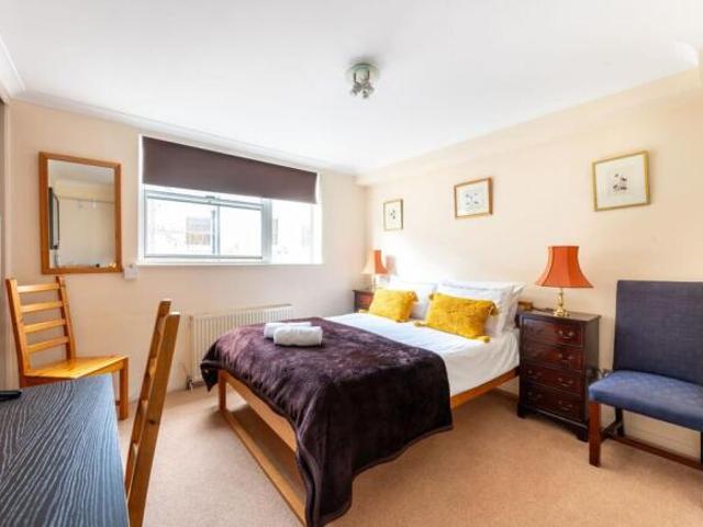 Flat for sale in Bayswater, Greater London