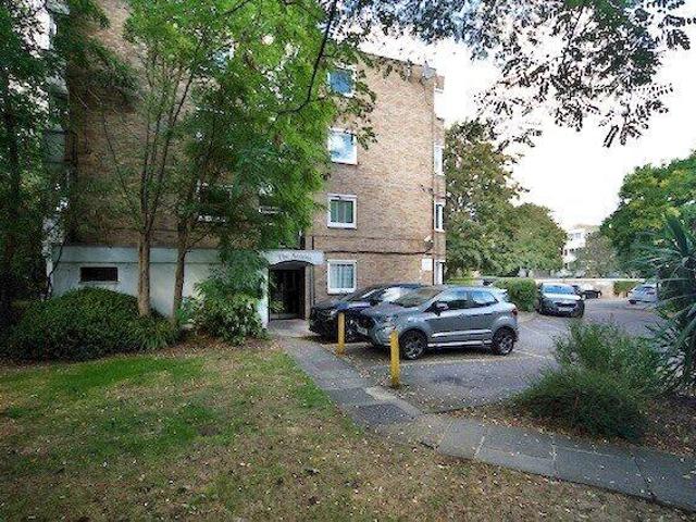 Flat for sale in Cat Hill