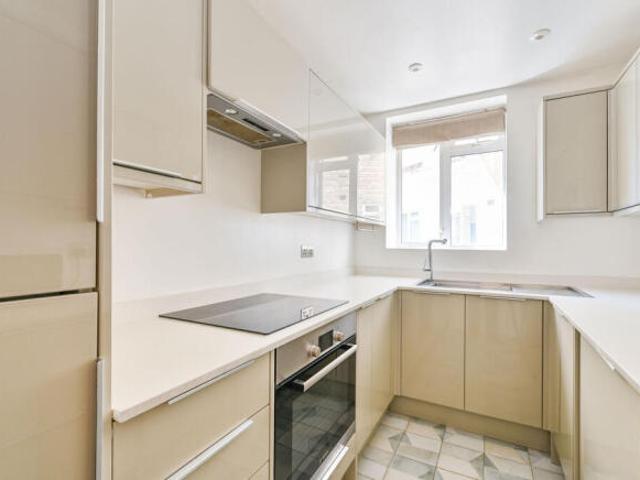 Flat for sale in Cat Hill