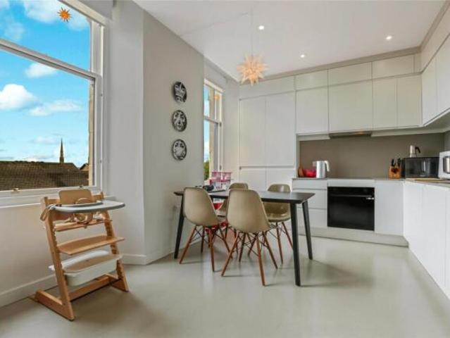Flat for sale in Hillhead, Scotland
