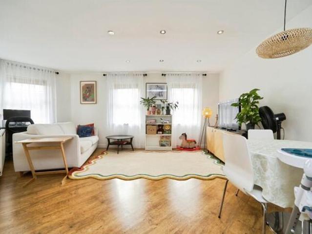Flat for sale in Kirkstall, West Yorkshire