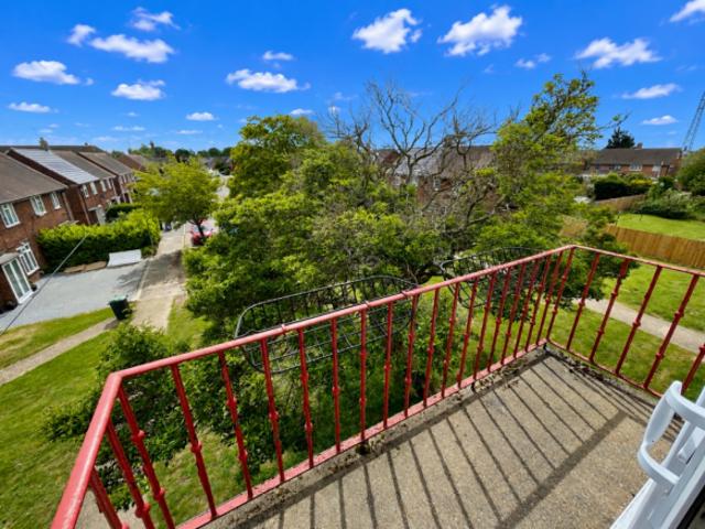 Flat for sale in Luton
