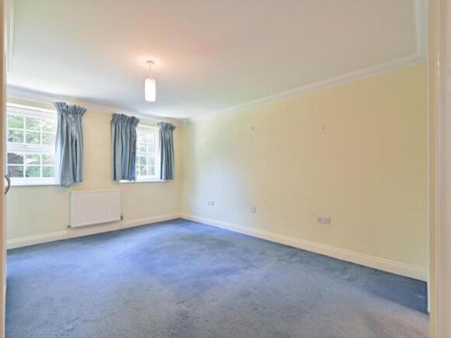 Flat for sale in North Watford, Hertfordshire