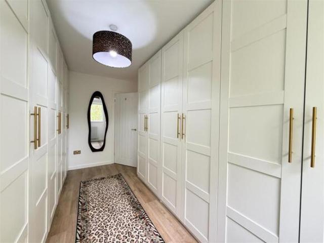 Flat for sale in Bothwell, Scotland