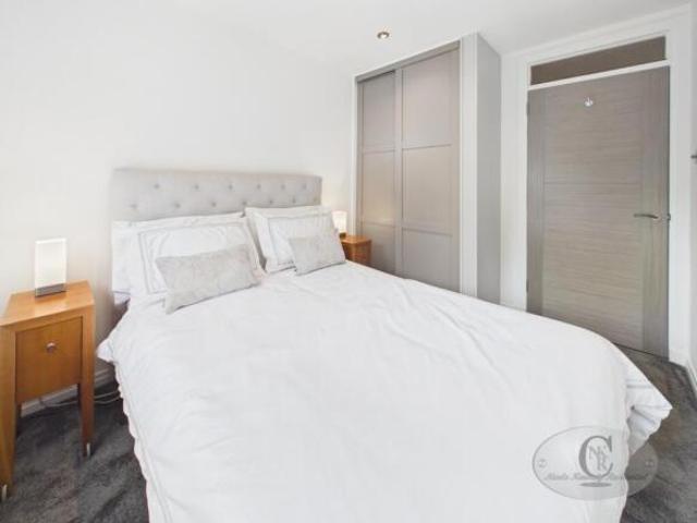 Flat for sale in Bothwell, Scotland