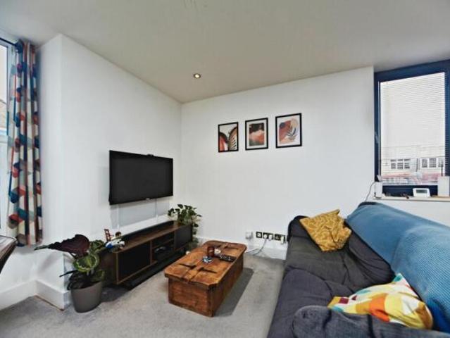 Flat for sale in Cat Hill, England