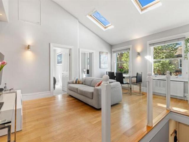 Flat for sale in Southfields, Greater London
