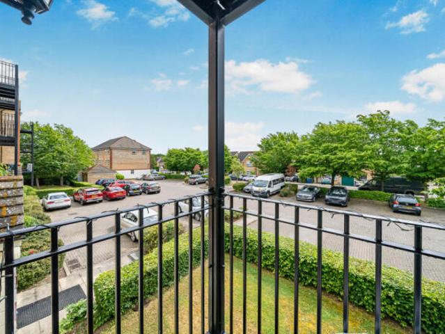 Flat for sale in New Southgate, Greater London