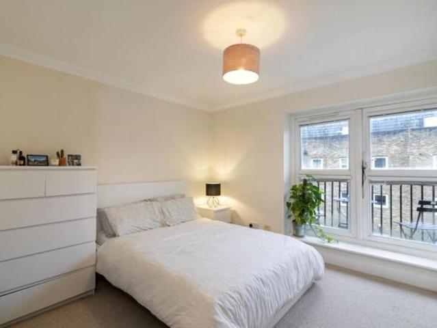 Flat for sale in Islington, Greater London