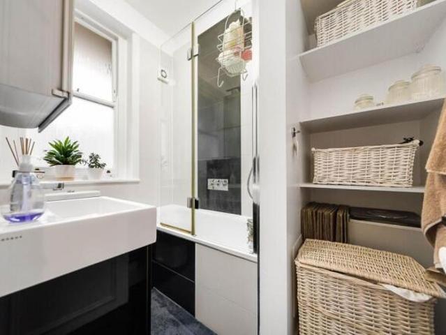 Flat for sale in Putney, Greater London