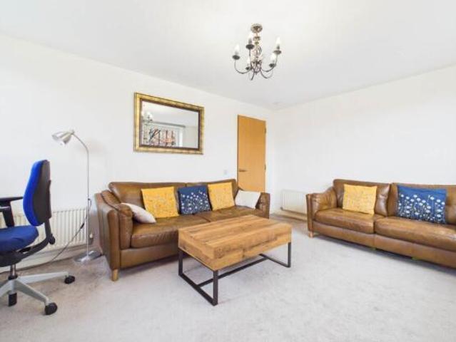 Flat for sale in Oatlands, Scotland