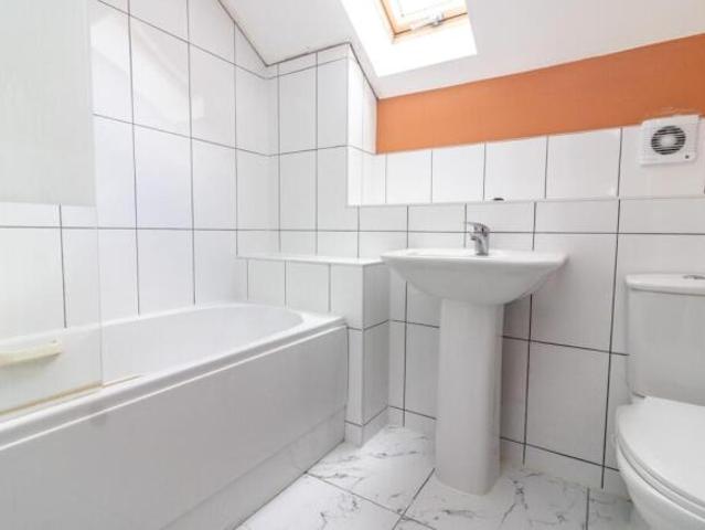 Flat for sale in Syston, Elmfield
