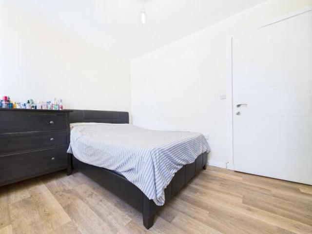 Flat for sale in Green Close, Warwickshire