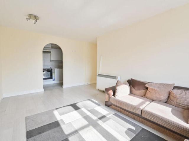 Flat for sale in North Watford, Hertfordshire