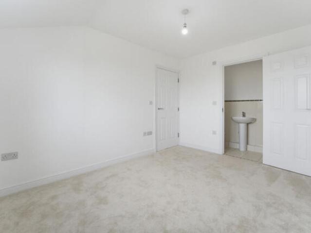 Flat for sale in Slough