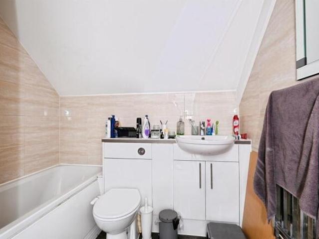 Flat for sale in Midway, Kent