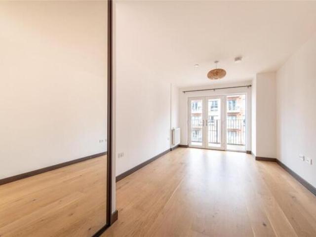 Flat for sale in Midway, Kent