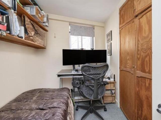 Flat for sale in Cat Hill