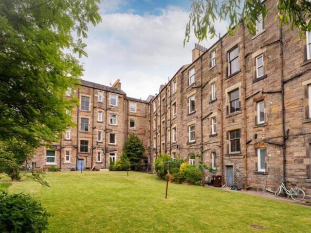 Flat for sale in Murrayfield, Scotland