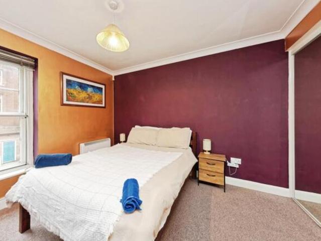 Flat for sale in The Bridge, Kent