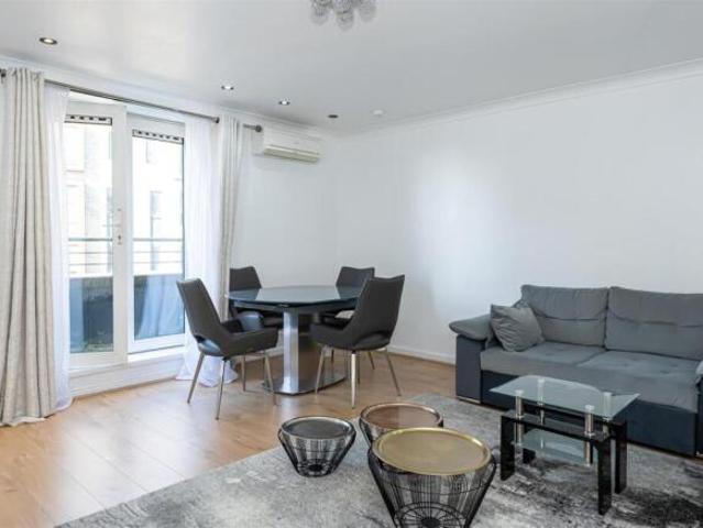 Flat for sale in Cat Hill