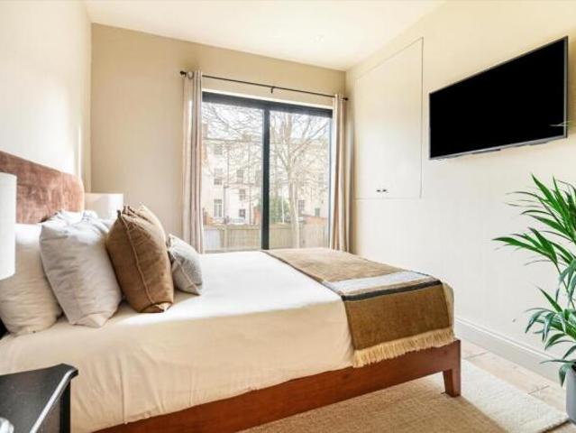 Flat for sale in Cheltenham, Gloucestershire