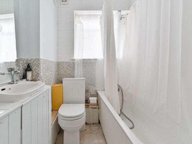 Flat for sale in Cat Hill, England