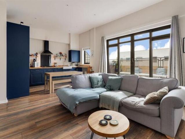 Flat for sale in Petersfield, Cambridge