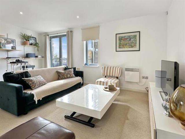 Flat for sale in Arbury, Cambridgeshire