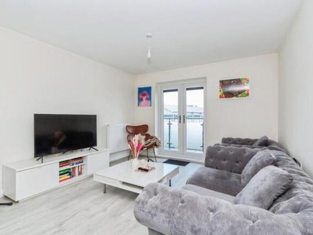 Flat for sale in Reading