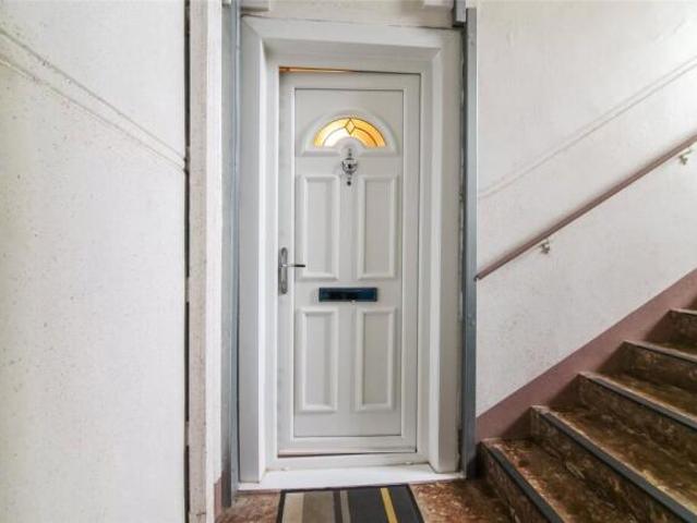 Flat for sale in Craigton, Scotland