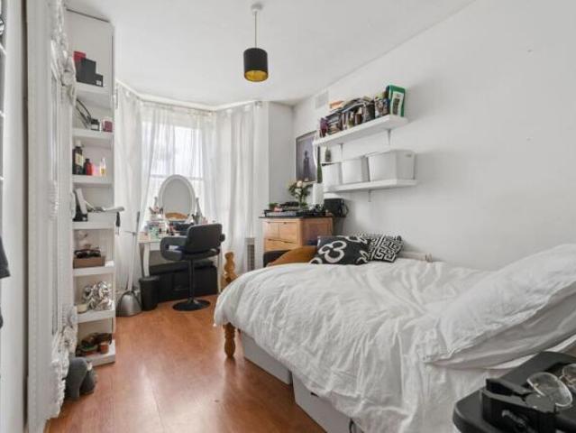 Flat for sale in Cat Hill
