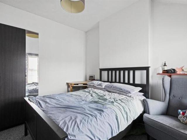Flat for sale in London Borough of Croydon, South Norwood