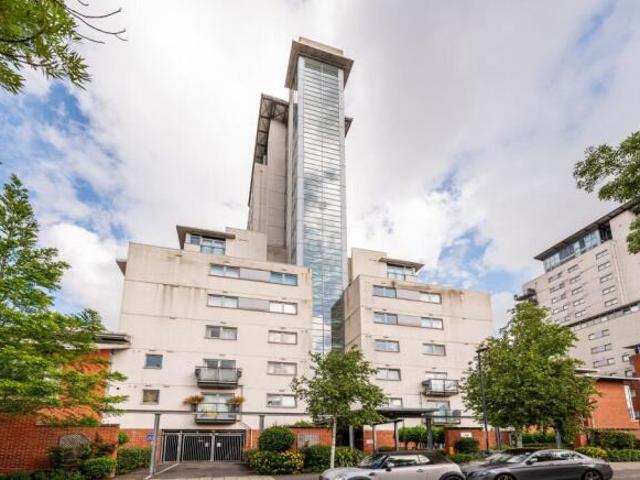 Flat for sale in Cat Hill