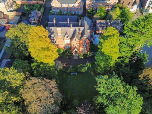 Flat for sale in Stoneygate, Leicester