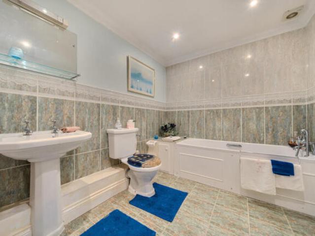 Flat for sale in Barton Stacey, Hampshire
