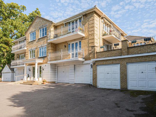 Flat for sale in Barton Stacey, Hampshire