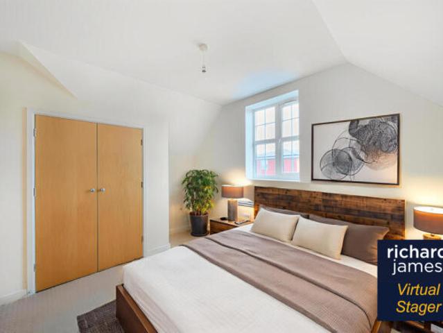 Flat for sale in Swindon