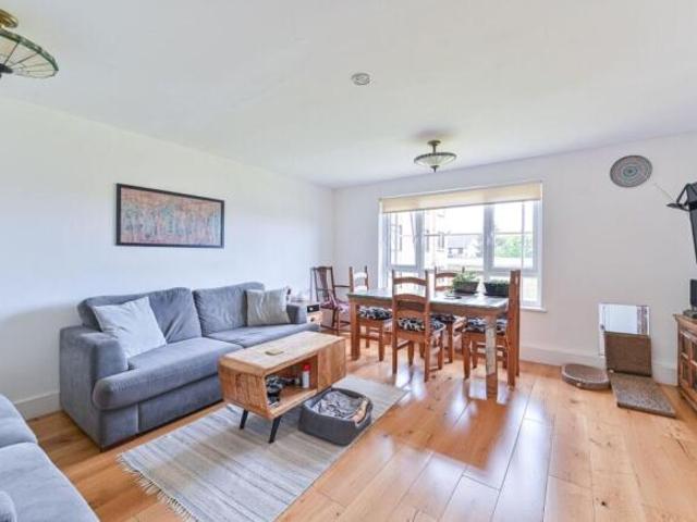 Flat for sale in London Borough of Croydon, South Norwood
