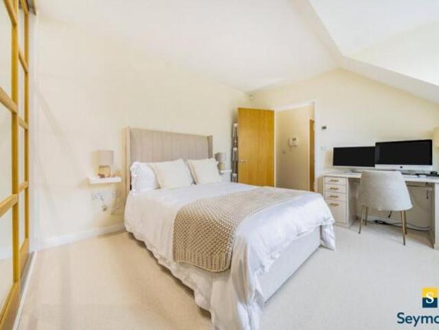 Flat for sale in Charlotteville, Guildford