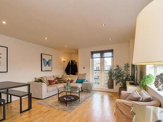 House for sale in Kingston Upon Thames, Greater London