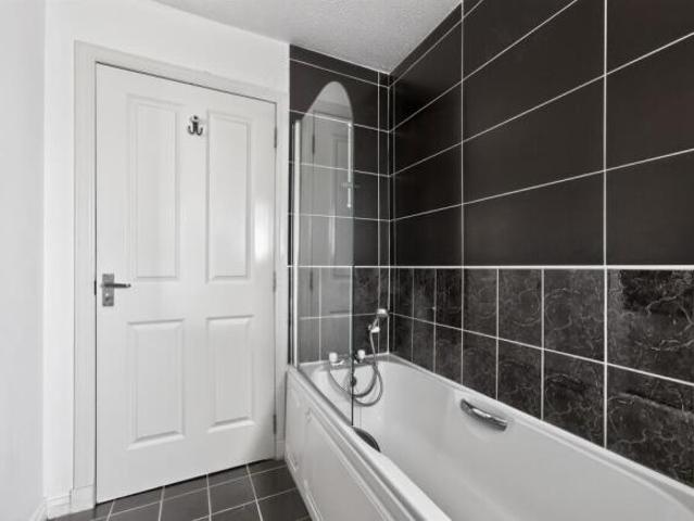 Flat for sale in Calton, Scotland