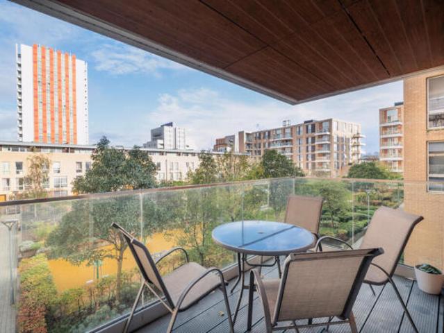Flat for sale in Silvertown, Greater London