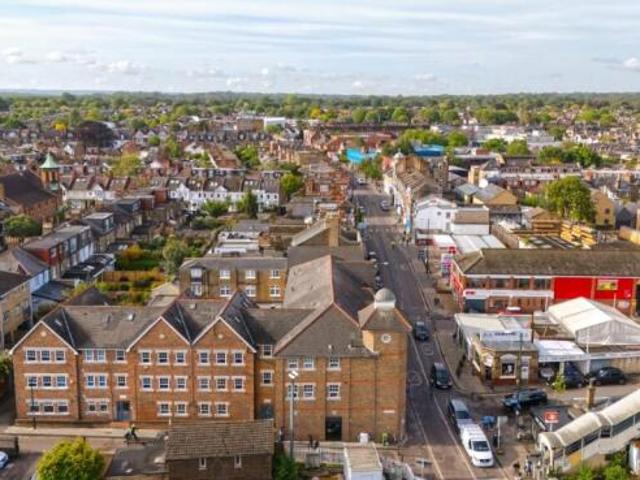 Flat for sale in East Sheen, Greater London