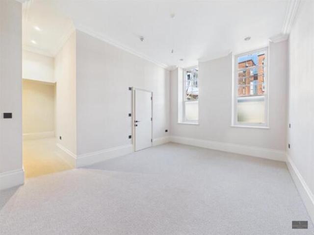 Flat for sale in Watergate, Devon
