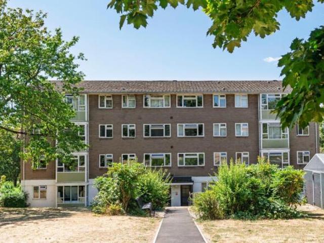 Flat for sale in The Slade, Oxfordshire