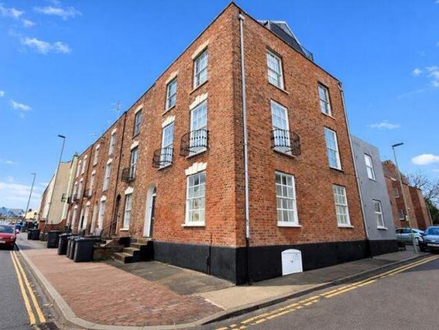 Flat for sale in Kings Barton, Gloucester