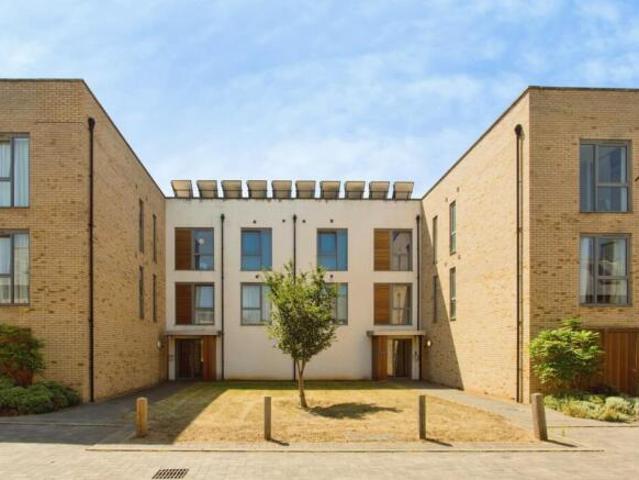 Flat for sale in Arbury, Cambridgeshire