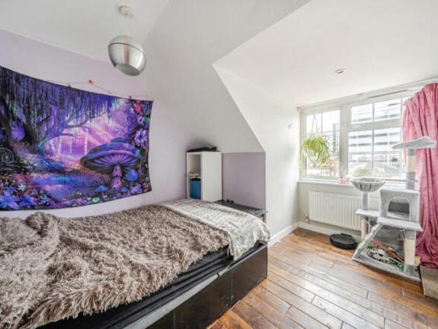 Flat for sale in Kingston Upon Thames, Greater London